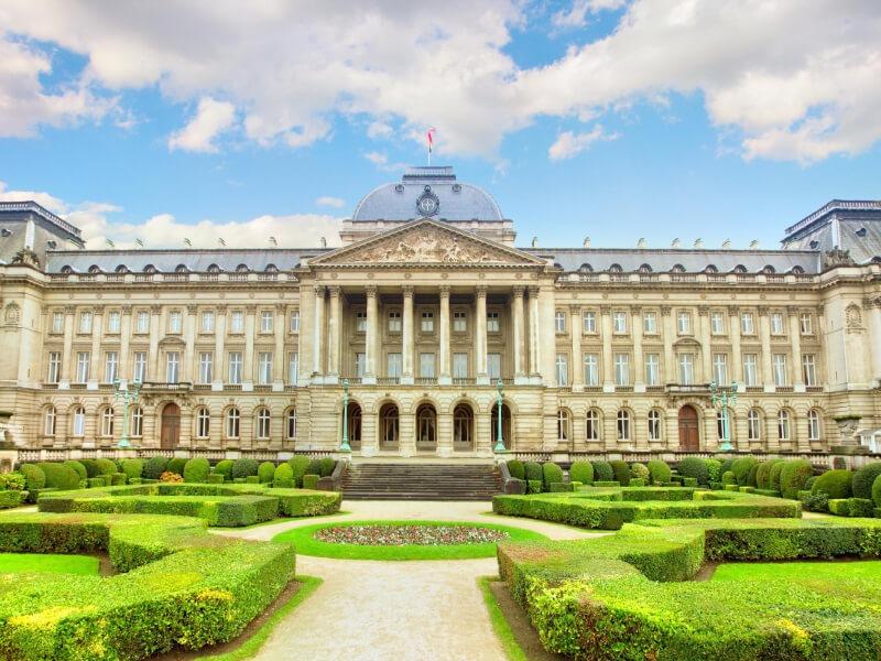 Sonhar com Palácio Real