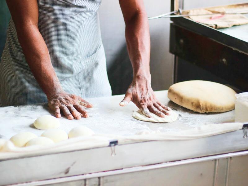 Sonhar com Pão Amassado