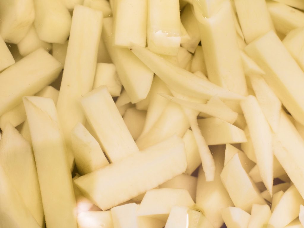 Sonhar com Batatas Cruas