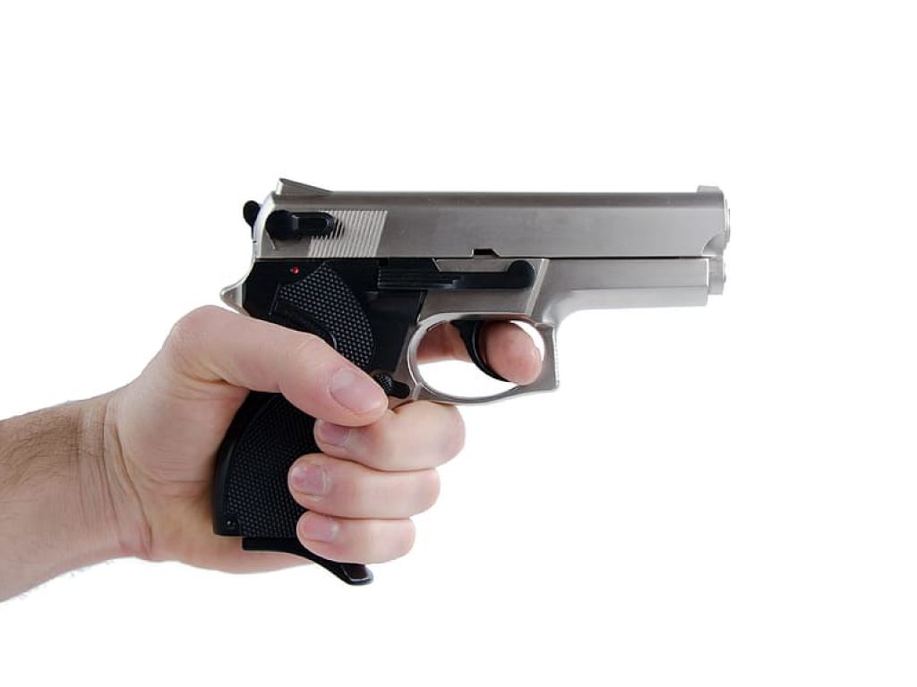 Sonhar com Arma na Mão