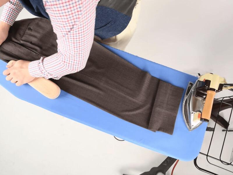 Sonhar com Calças Para Passar Roupa