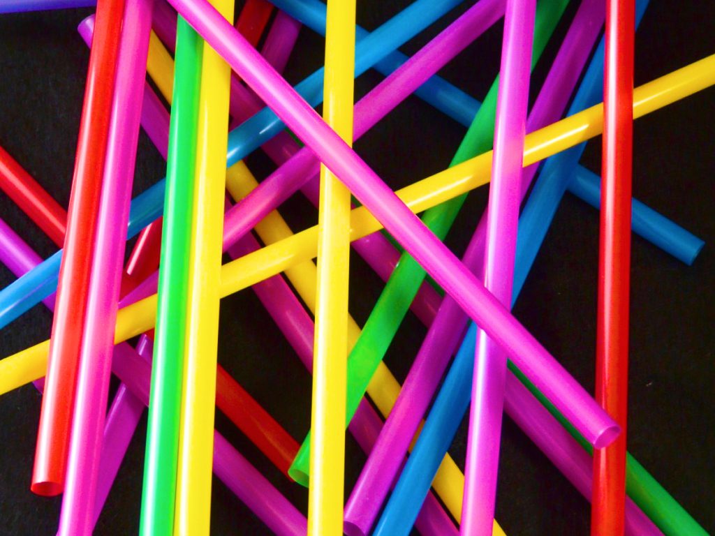 Sonhar com Plástico Colorido
