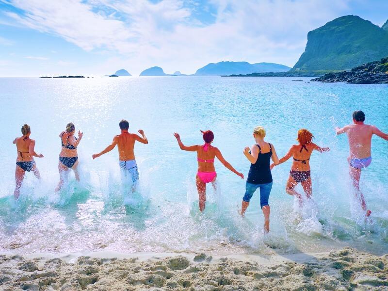 Sonhar com Praia e Amigos