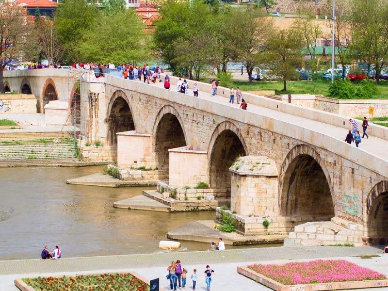 Sonhar com Ponte de Pedra