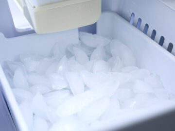 Sonhar com Geladeira Cheia de Gelo