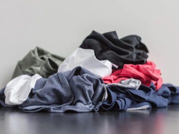 Sonhar com Roupas Empilhadas