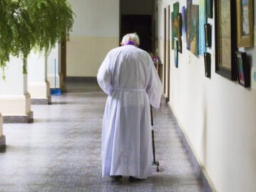 Sonhar com Padre Doente