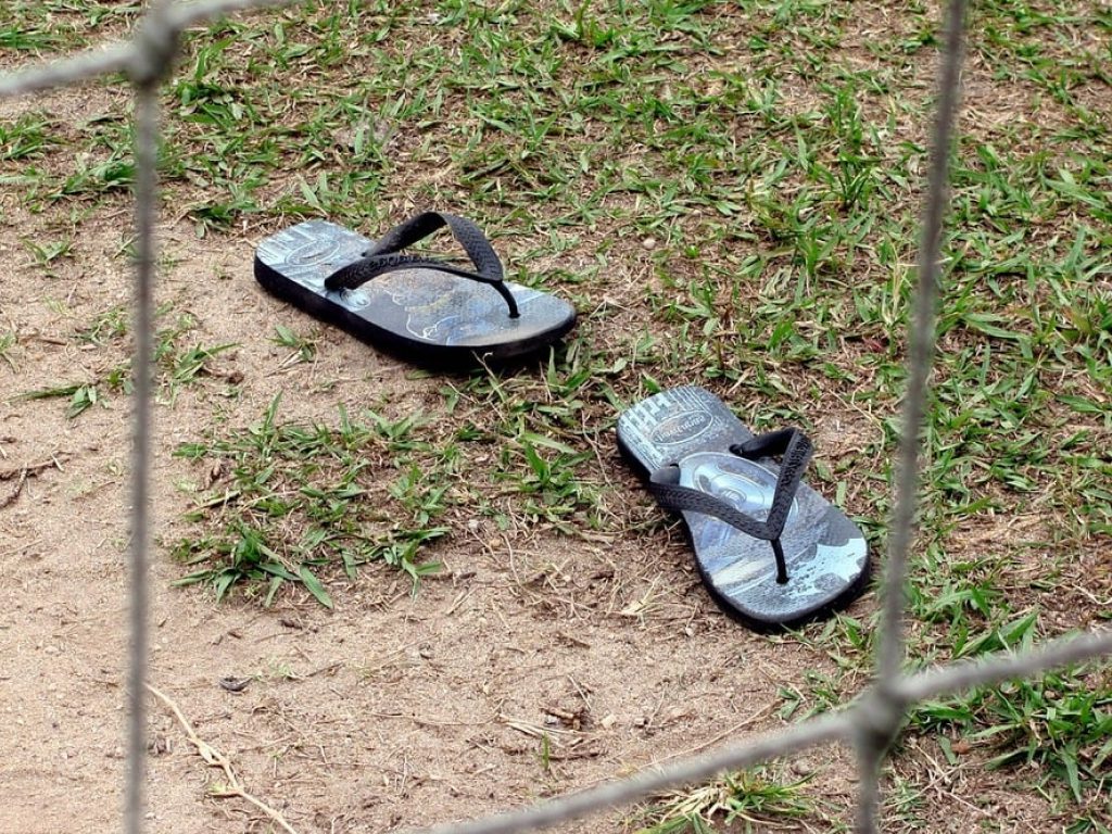 Sonhar com Sandálias Perdidas