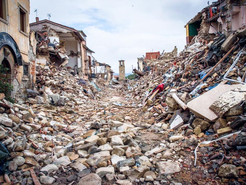 Sonhar com Sobrevivendo a um Terremoto