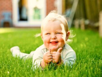 Sonhar com Sobrinho Feliz
