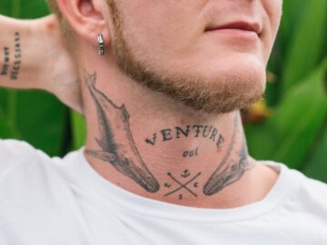 Thumbnail Sonhar com Tatuagens no Pescoço