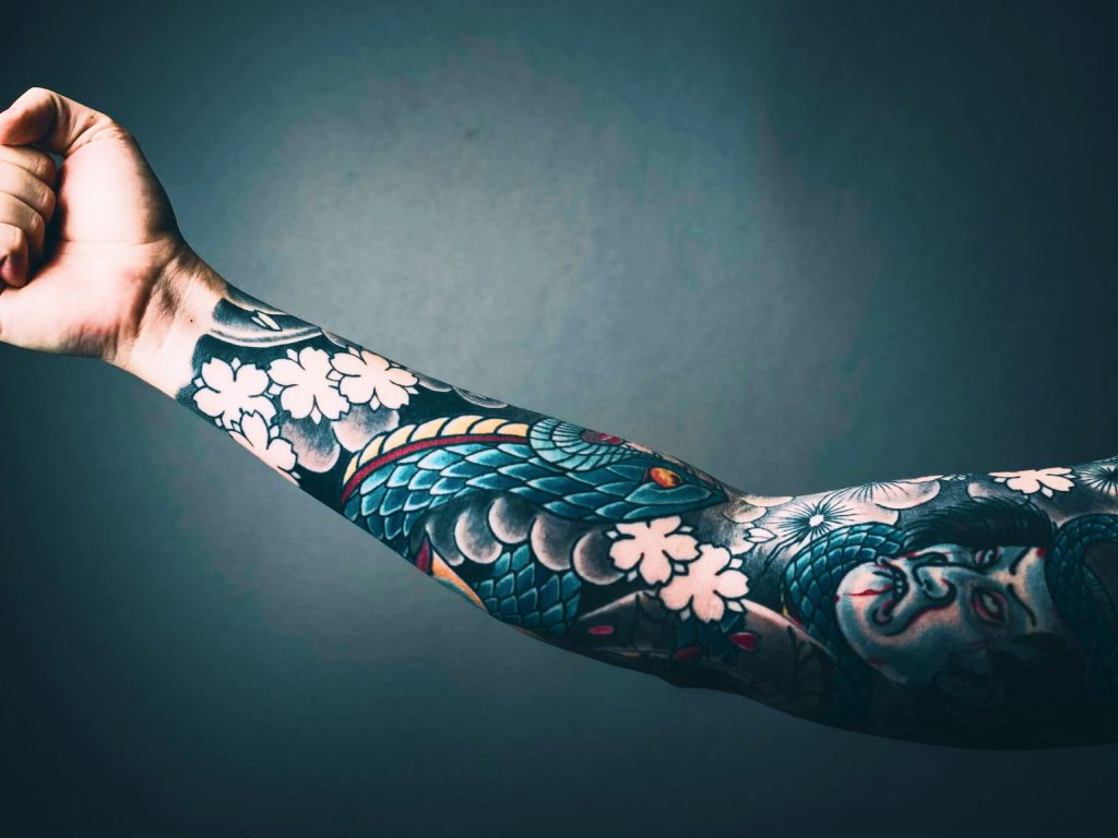 Sonhar com Tatuagens no Braço