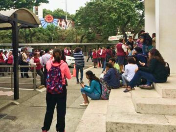 Sonhar com Tremores na Universidade