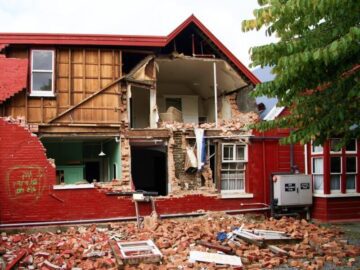 Sonhar com Tremendo e Desmoronando