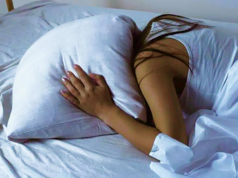 Sonhar com Terremoto na Cama