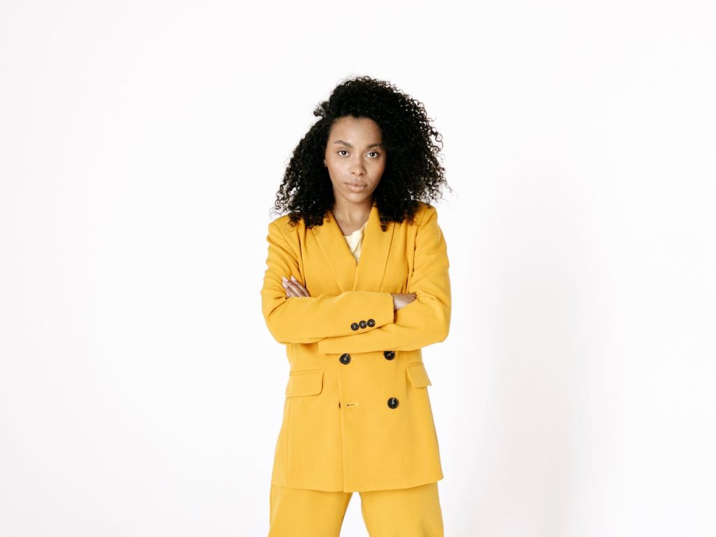 Sonhar com Fato Amarelo