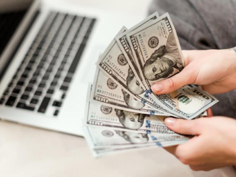 Sonhar com Vender Laptop