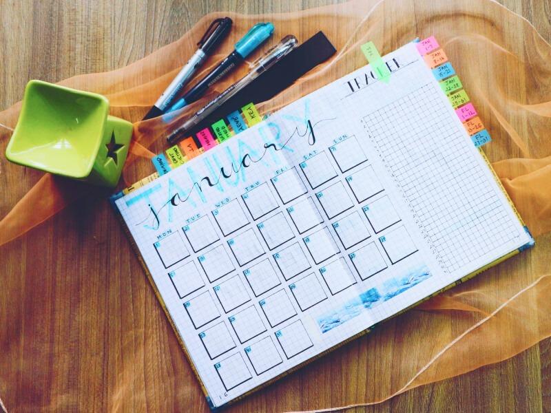 Sonhar com Ver Calendário