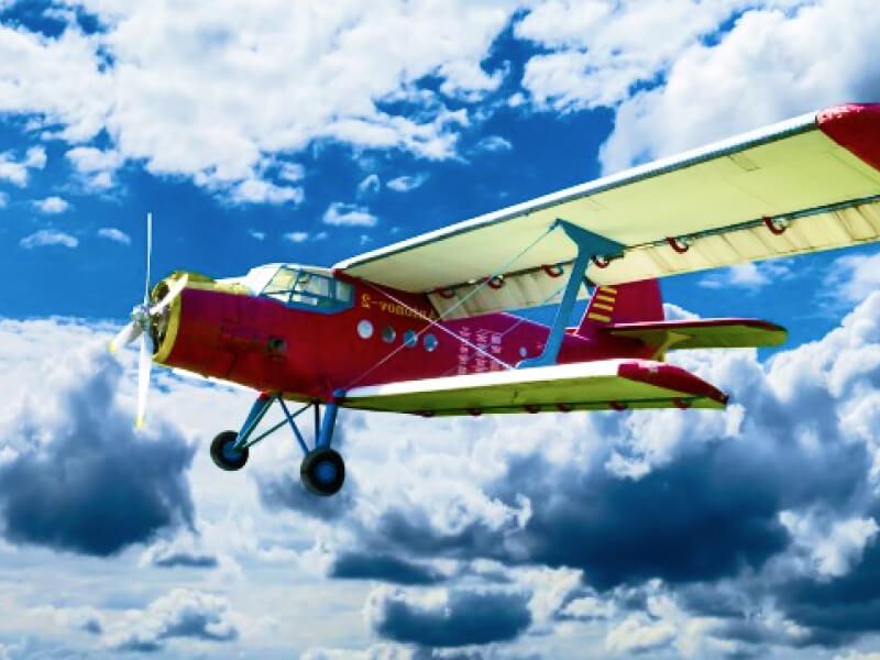 Sonhar com Voar em uma aeronave leve