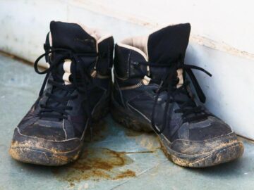 Sonhar com Sapatos Sujos