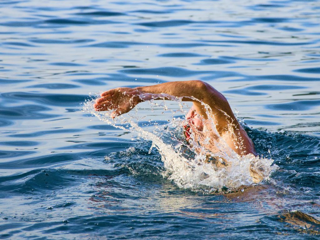 Soñar con Nadar en Agua Limpia